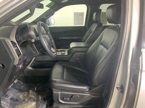 Used 2019 Ford Expedition Max XLT w/ Equipment Group 202A AWD/4WD image 19