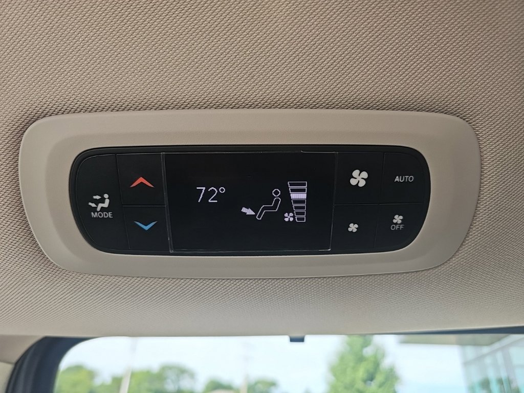 Used 2021 Chrysler Pacifica Touring FWD image 28