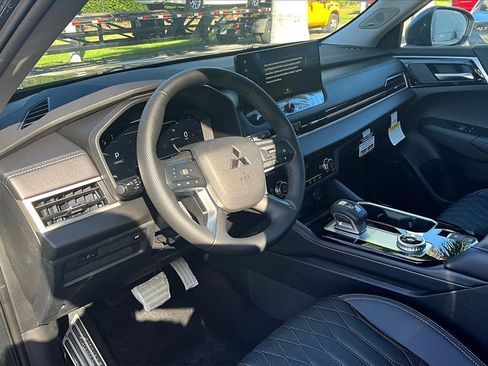 New 2025 Mitsubishi Outlander SEL image 6
