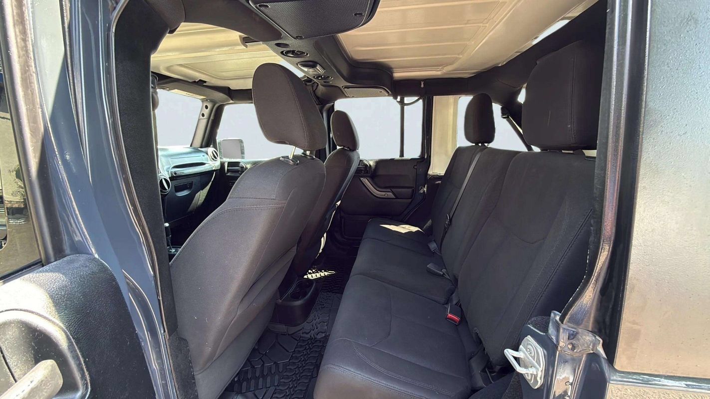 Used 2018 Jeep Wrangler Unlimited Sport w/ Quick Order Package 24W AWD/4WD image 17