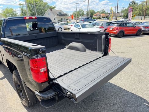 Used 2018 Chevrolet Silverado 1500 LT w/ Midnight Edition AWD/4WD image 33