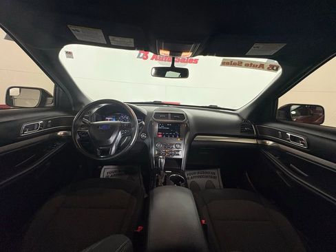 Used 2018 Ford Explorer XLT w/ Equipment Group 201A image 34