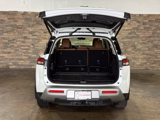 Certified 2025 Nissan Pathfinder Platinum w/ Cargo Package FWD image 7