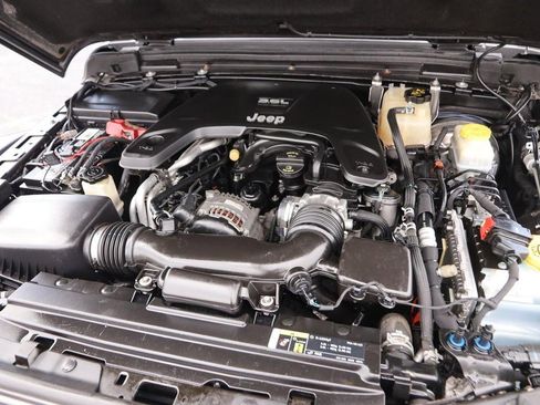 Used 2018 Jeep Wrangler Unlimited Rubicon AWD/4WD image 28
