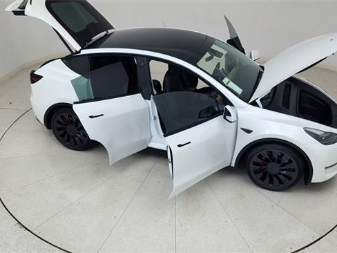 Used 2023 Tesla Model Y Performance image 82
