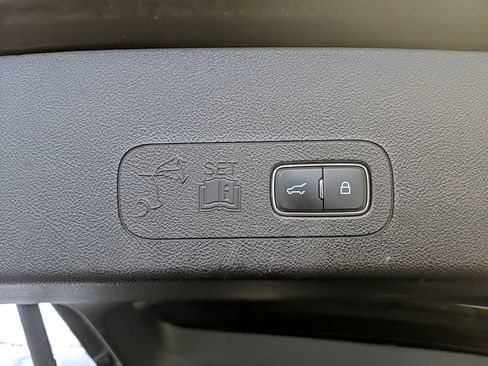 Certified 2021 Lincoln Aviator Reserve w/ Equipment Group 201A image 8