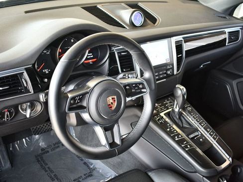 Used 2018 Porsche Macan image 36