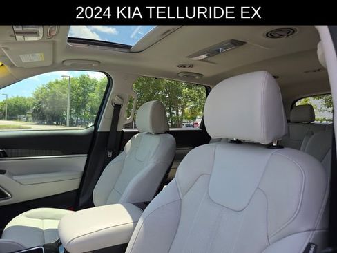 Used 2024 Kia Telluride EX w/ EX Captain's Chair Package FWD image 24