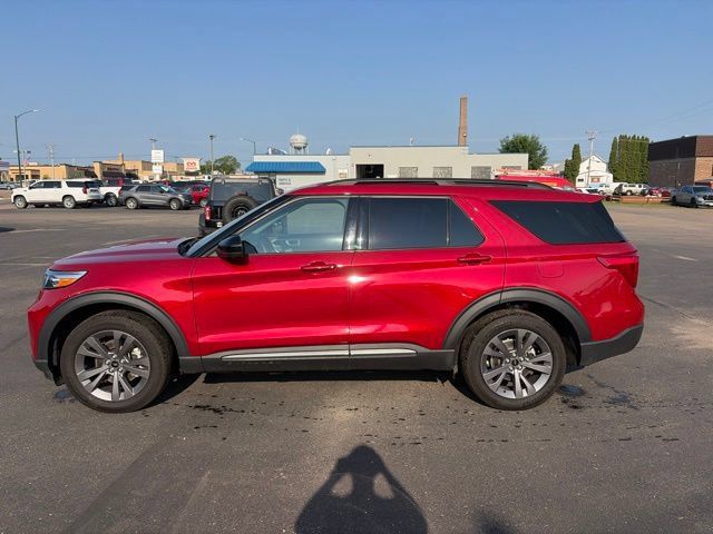 Used 2024 Ford Explorer XLT w/ Equipment Group 202A AWD/4WD image 8