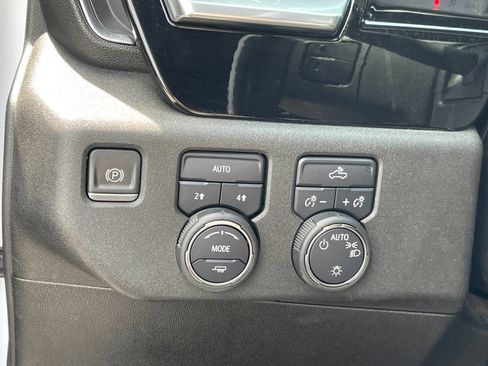 Used 2022 Chevrolet Silverado 1500 LT AWD/4WD image 30