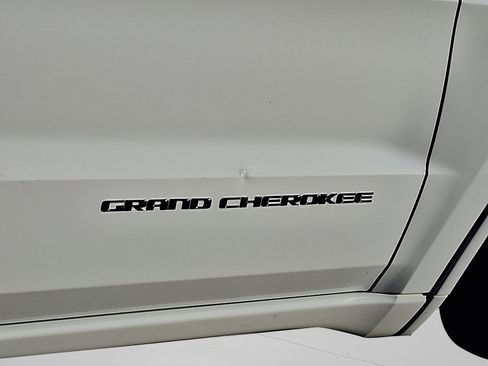 Certified 2015 Jeep Grand Cherokee Overland image 31