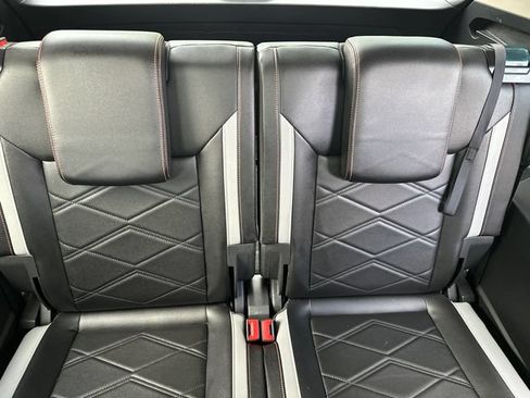 Used 2025 Volkswagen Atlas Peak Edition SE AWD/4WD image 20