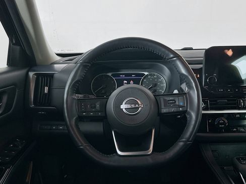 Used 2024 Nissan Pathfinder SL image 18