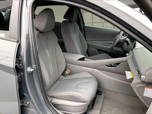 New 2025 Hyundai Elantra SEL FWD image 11
