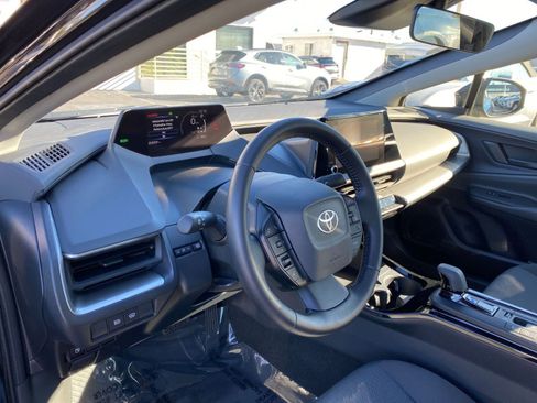 Used 2025 Toyota Prius LE image 34