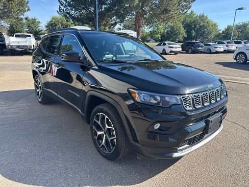 Used 2025 Jeep Compass Trailhawk AWD/4WD image 4