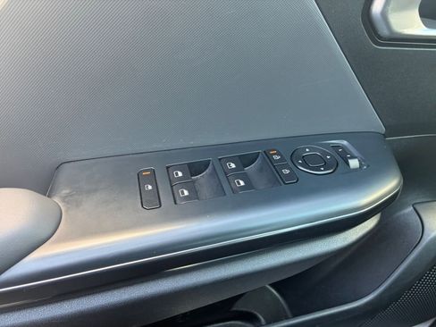 Used 2025 Kia K4 FWD image 18