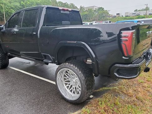 Used 2025 GMC Sierra 2500 AT4 w/ AT4 Premium Plus Package AWD/4WD image 8