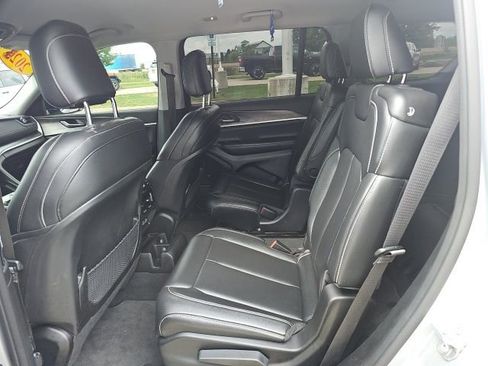 Used 2024 Jeep Grand Cherokee L Limited image 24