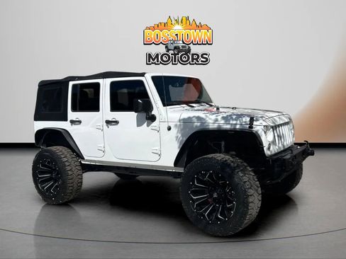 Used 2017 Jeep Wrangler Unlimited Rubicon w/ Dual Top Group AWD/4WD image 8