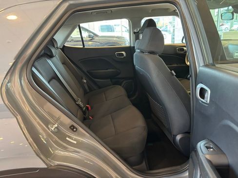 Used 2021 Hyundai Venue SE FWD image 25