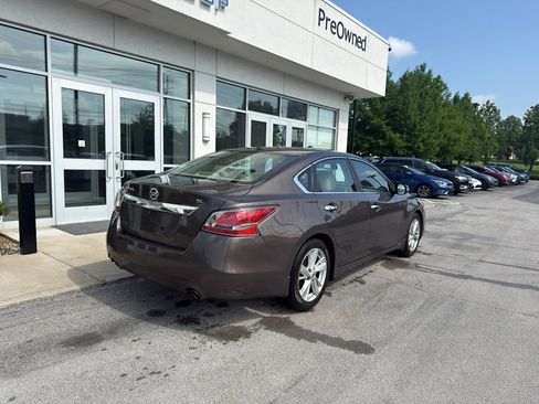 Used 2015 Nissan Altima 2.5 SL w/ Technology Package FWD image 3