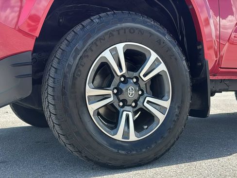 Used 2019 Toyota Tacoma TRD Sport AWD/4WD image 11