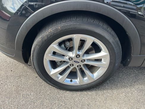 Used 2018 Ford Explorer XLT w/ Equipment Group 202A FWD image 45