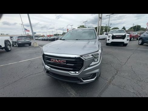 Certified 2023 GMC Terrain SLE w/ Driver Convenience Package FWD image 3