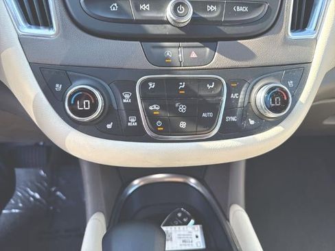 Used 2024 Chevrolet Malibu LT image 11