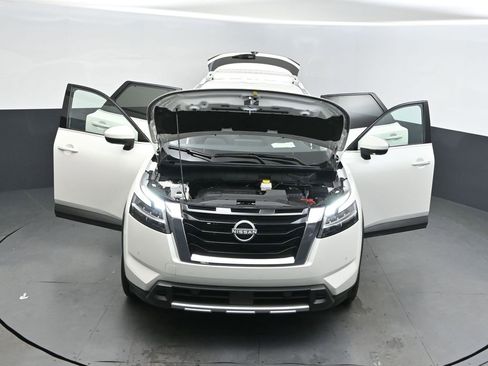 Used 2024 Nissan Pathfinder SL image 53
