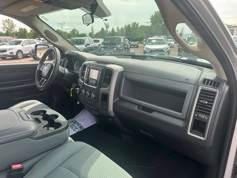 Used 2017 RAM 1500 Express RWD image 29