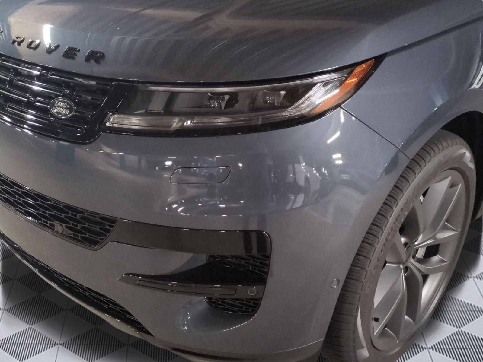 New 2027 Land Rover Range Rover Sport SE AWD/4WD image 10