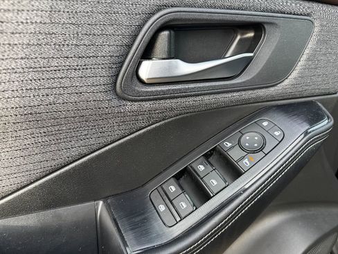 Used 2023 Nissan Rogue SV image 14