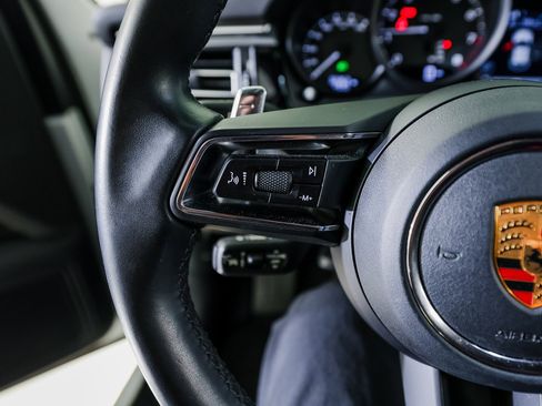 Certified 2023 Porsche Macan image 17