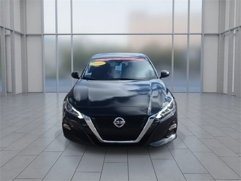 Certified 2022 Nissan Altima 2.5 SV w/ SV Premium Package image 3