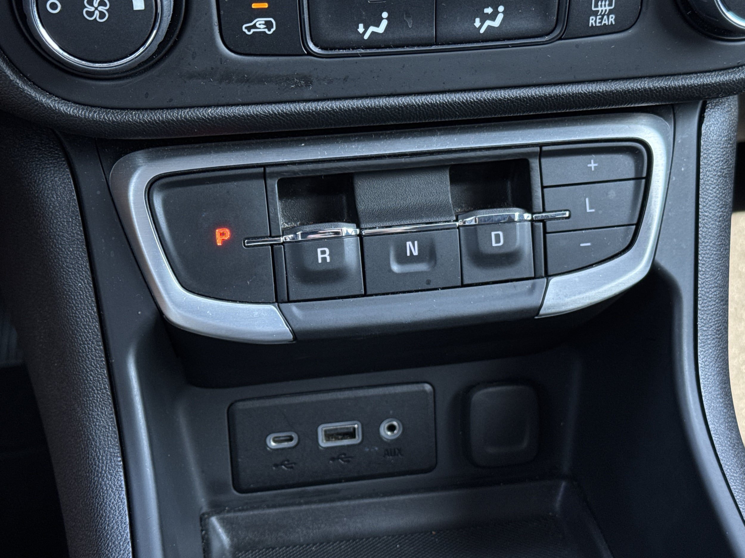 Used 2024 GMC Terrain SLE FWD image 25