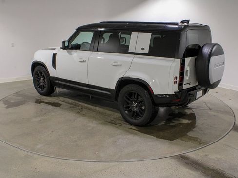Used 2022 Land Rover Defender 110 X-Dynamic SE AWD/4WD image 3
