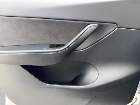 Used 2020 Tesla Model Y Performance image 23