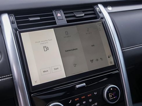 Used 2024 Land Rover Discovery Metropolitan Edition image 19