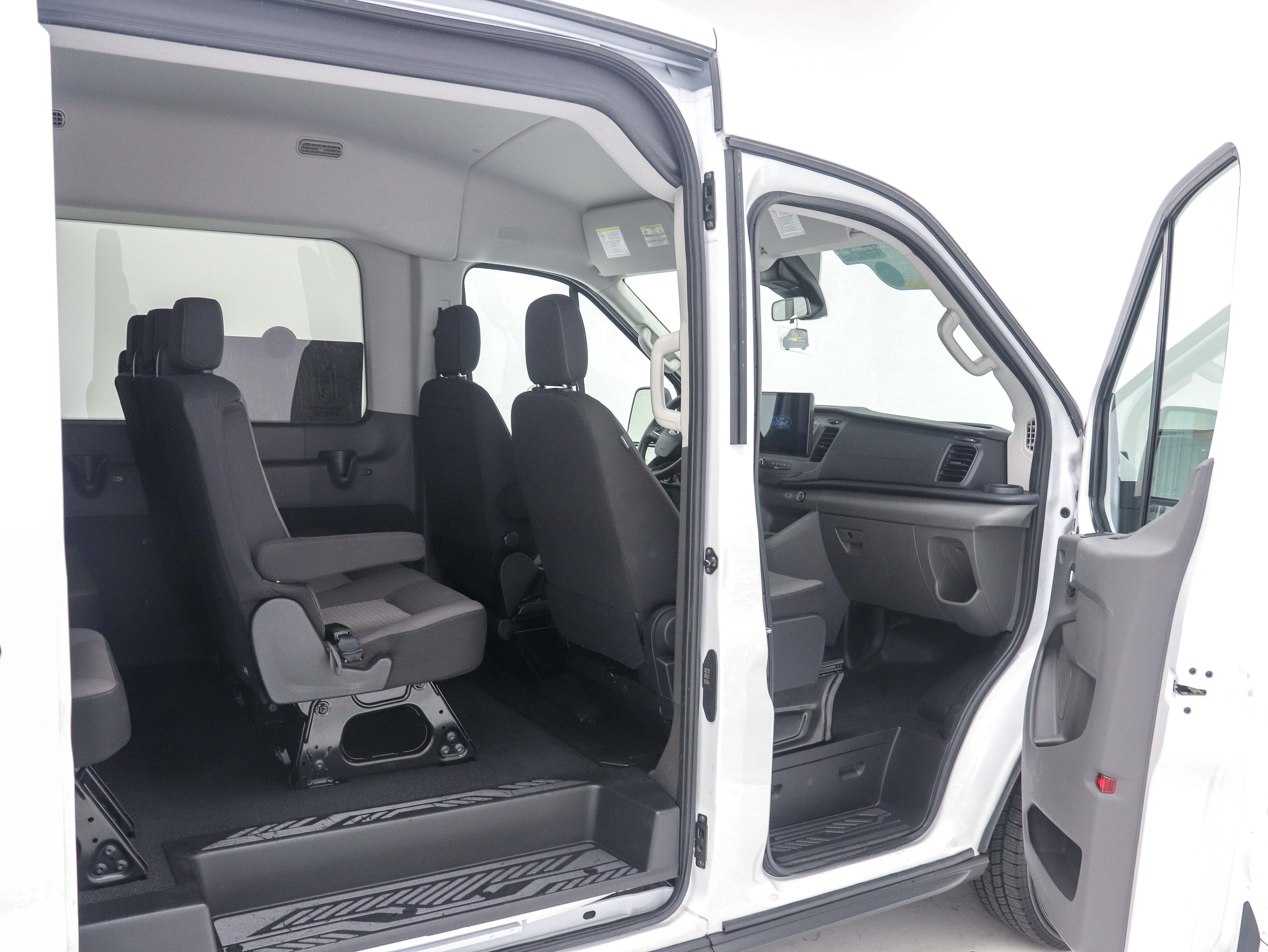 Used 2022 Ford Transit 350 XLT RWD image 11