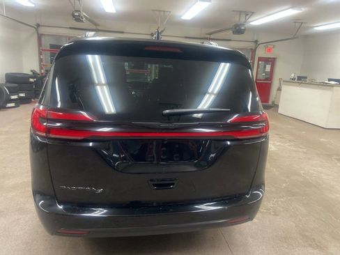 New 2026 Chrysler Pacifica Select image 14
