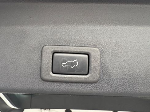 Used 2019 Subaru Ascent Limited image 22