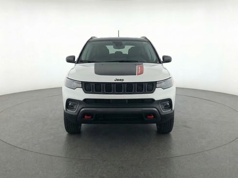 Used 2025 Jeep Compass Trailhawk AWD/4WD image 2