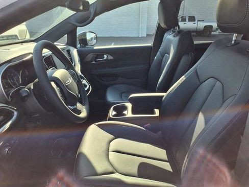 New 2026 Chrysler Pacifica Select image 14