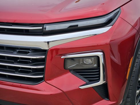 New 2026 Chevrolet Traverse LT w/ Sun and Wheel Package FWD image 11