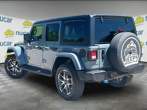 Used 2024 Jeep Wrangler Unlimited w/ Convenience Group AWD/4WD image 4