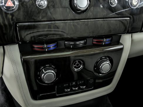 Used 2013 Rolls-Royce Phantom Sedan image 42