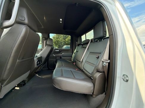 Used 2023 GMC Sierra 2500 Denali w/ Technology Package AWD/4WD image 7