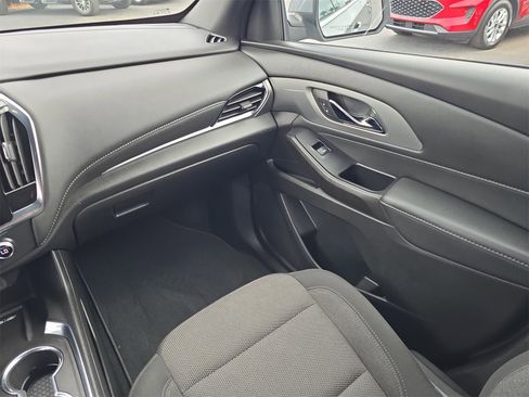 Used 2023 Chevrolet Traverse LT w/ Rear Camera Mirror Package image 11